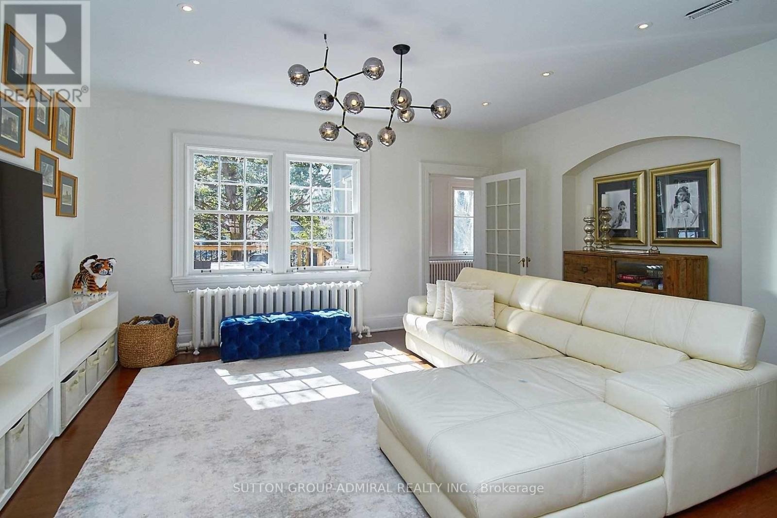 












63 HIGHLAND AVENUE

,
Toronto (Rosedale-Moore Park),




Ontario
M4W2A2

