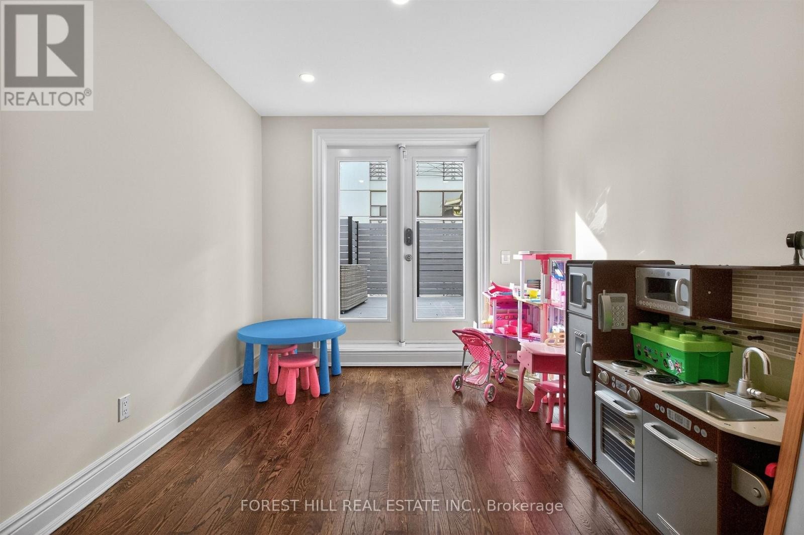 












29 WEBSTER AVENUE

,
Toronto (Annex),




Ontario
M5R1N6

