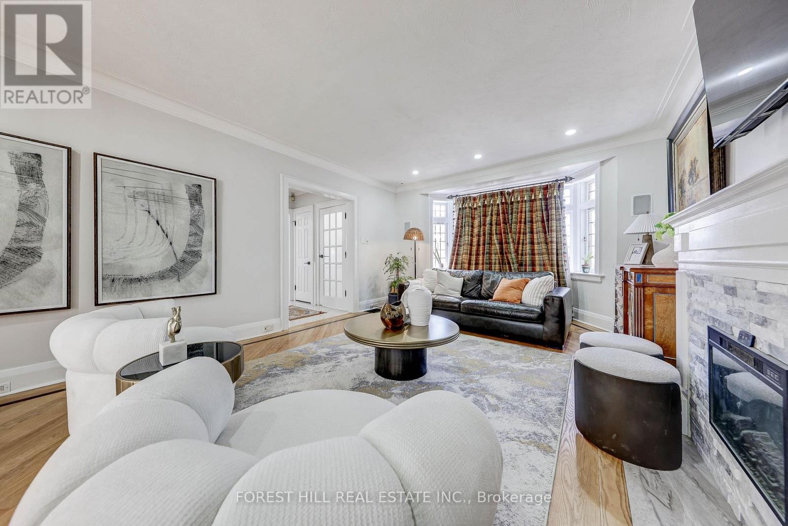 












607 SPADINA ROAD

,
Toronto (Forest Hill South),




Ontario
M5P2X1

