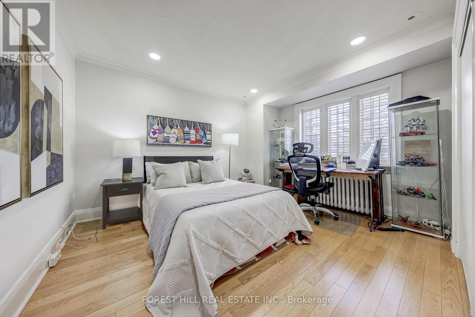 












607 SPADINA ROAD

,
Toronto (Forest Hill South),




Ontario
M5P2X1


