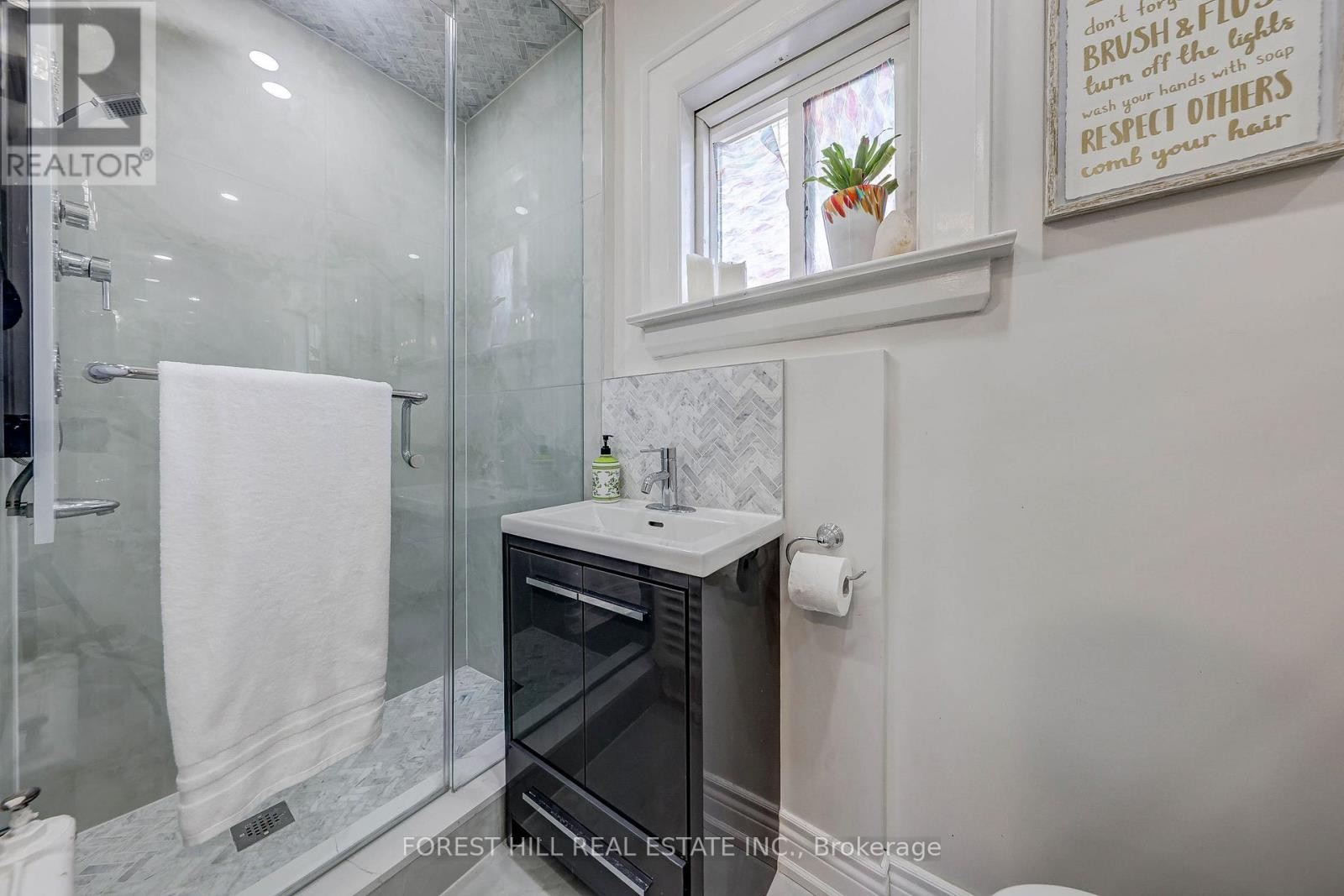 












607 SPADINA ROAD

,
Toronto (Forest Hill South),




Ontario
M5P2X1

