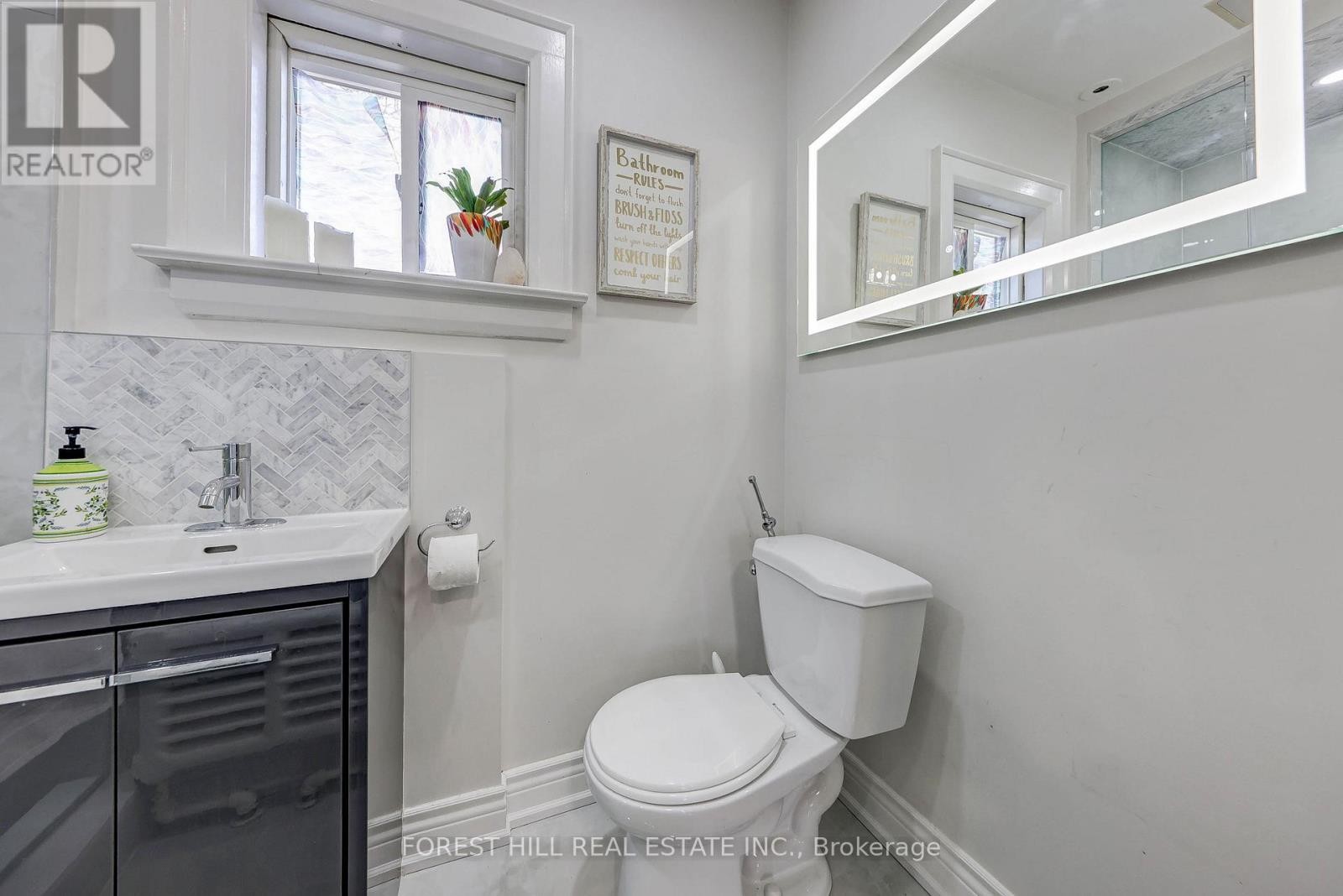 












607 SPADINA ROAD

,
Toronto (Forest Hill South),




Ontario
M5P2X1

