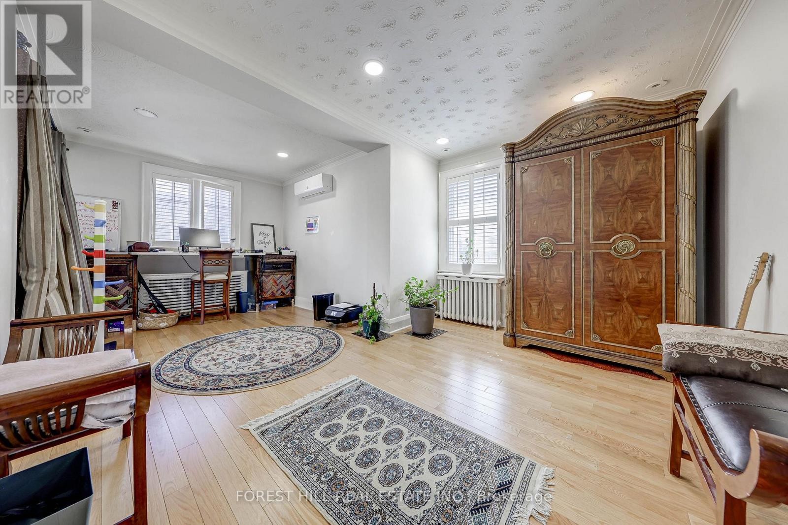












607 SPADINA ROAD

,
Toronto (Forest Hill South),




Ontario
M5P2X1

