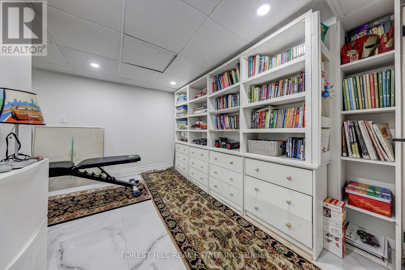 












607 SPADINA ROAD

,
Toronto (Forest Hill South),




Ontario
M5P2X1

