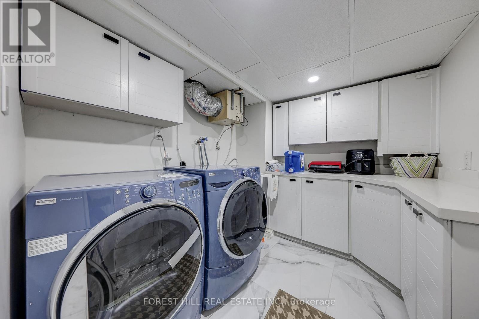 












607 SPADINA ROAD

,
Toronto (Forest Hill South),




Ontario
M5P2X1

