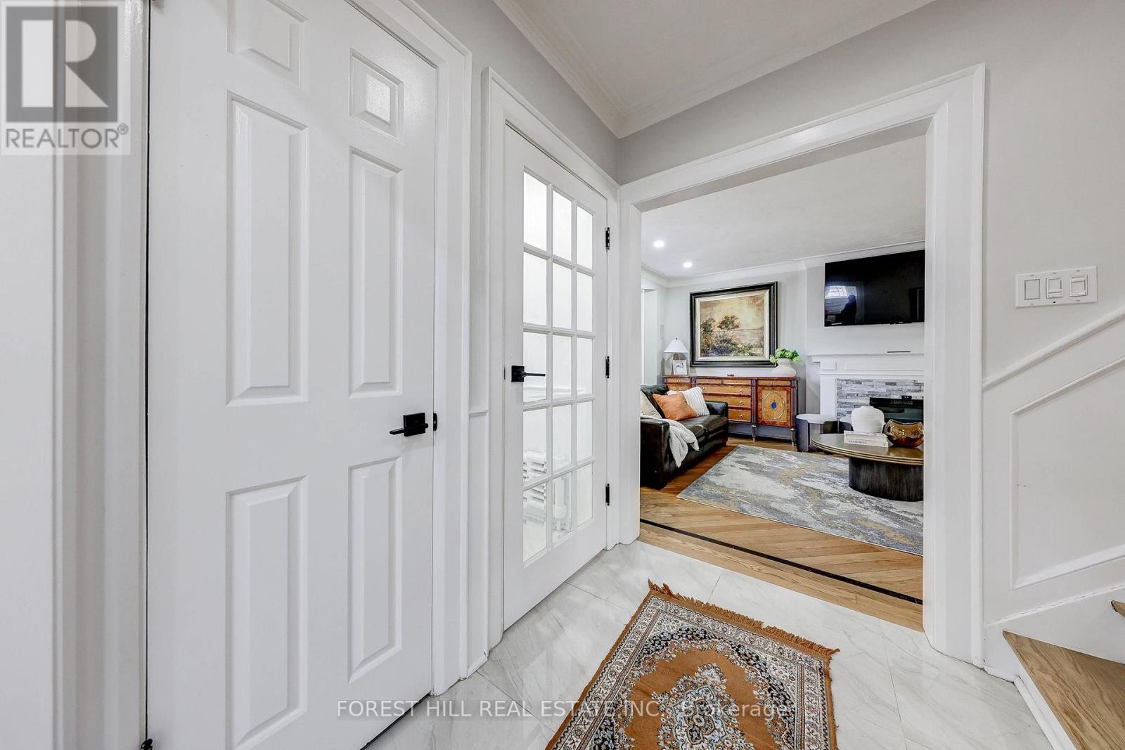 












607 SPADINA ROAD

,
Toronto (Forest Hill South),




Ontario
M5P2X1

