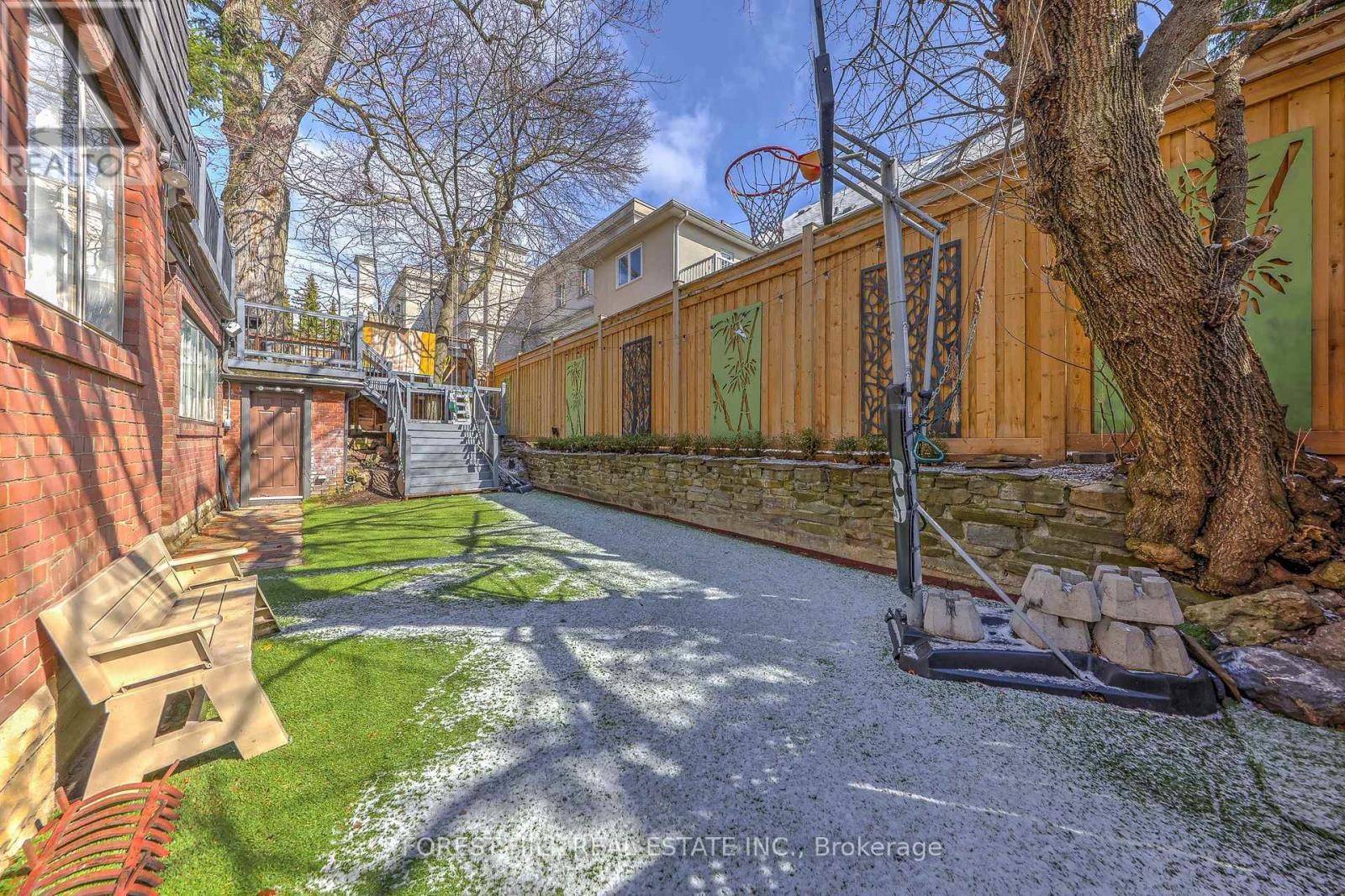 












607 SPADINA ROAD

,
Toronto (Forest Hill South),




Ontario
M5P2X1

