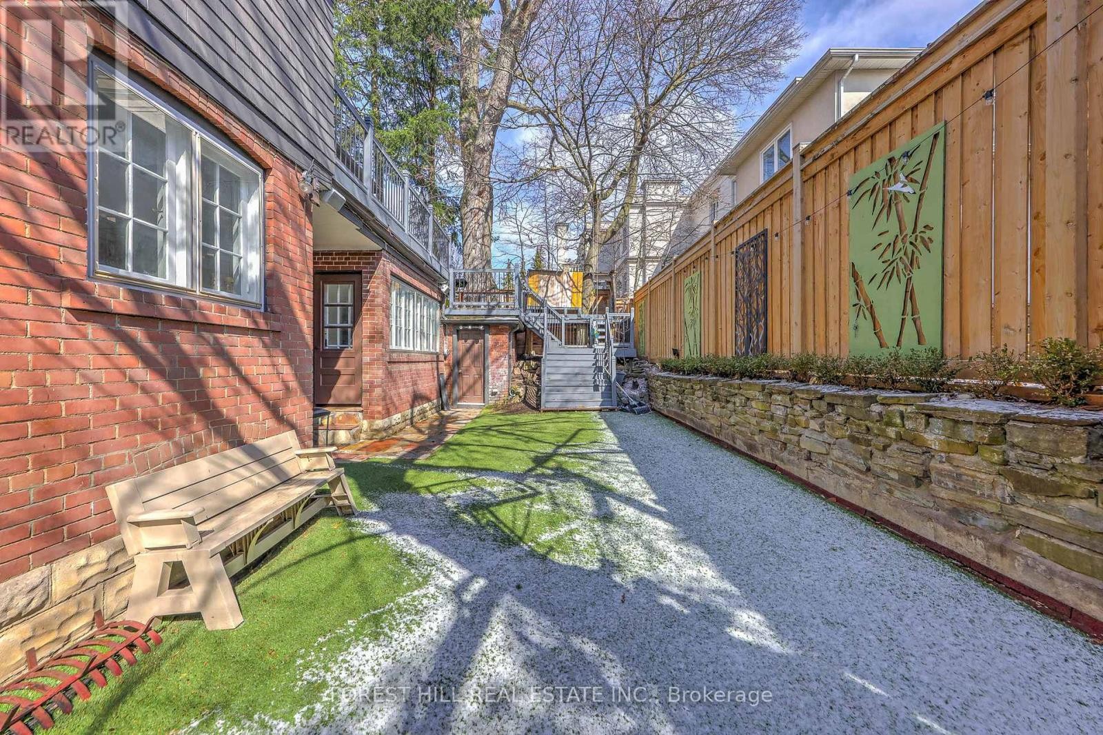 












607 SPADINA ROAD

,
Toronto (Forest Hill South),




Ontario
M5P2X1

