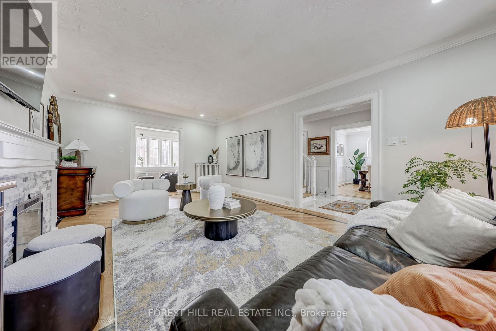 












607 SPADINA ROAD

,
Toronto (Forest Hill South),




Ontario
M5P2X1

