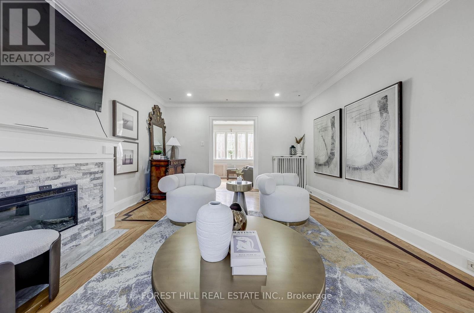 












607 SPADINA ROAD

,
Toronto (Forest Hill South),




Ontario
M5P2X1

