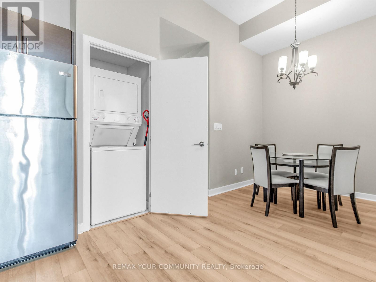 












202 - 18 HARBOUR STREET

,
Toronto (Waterfront Communities),




Ontario
M5J2Z6

