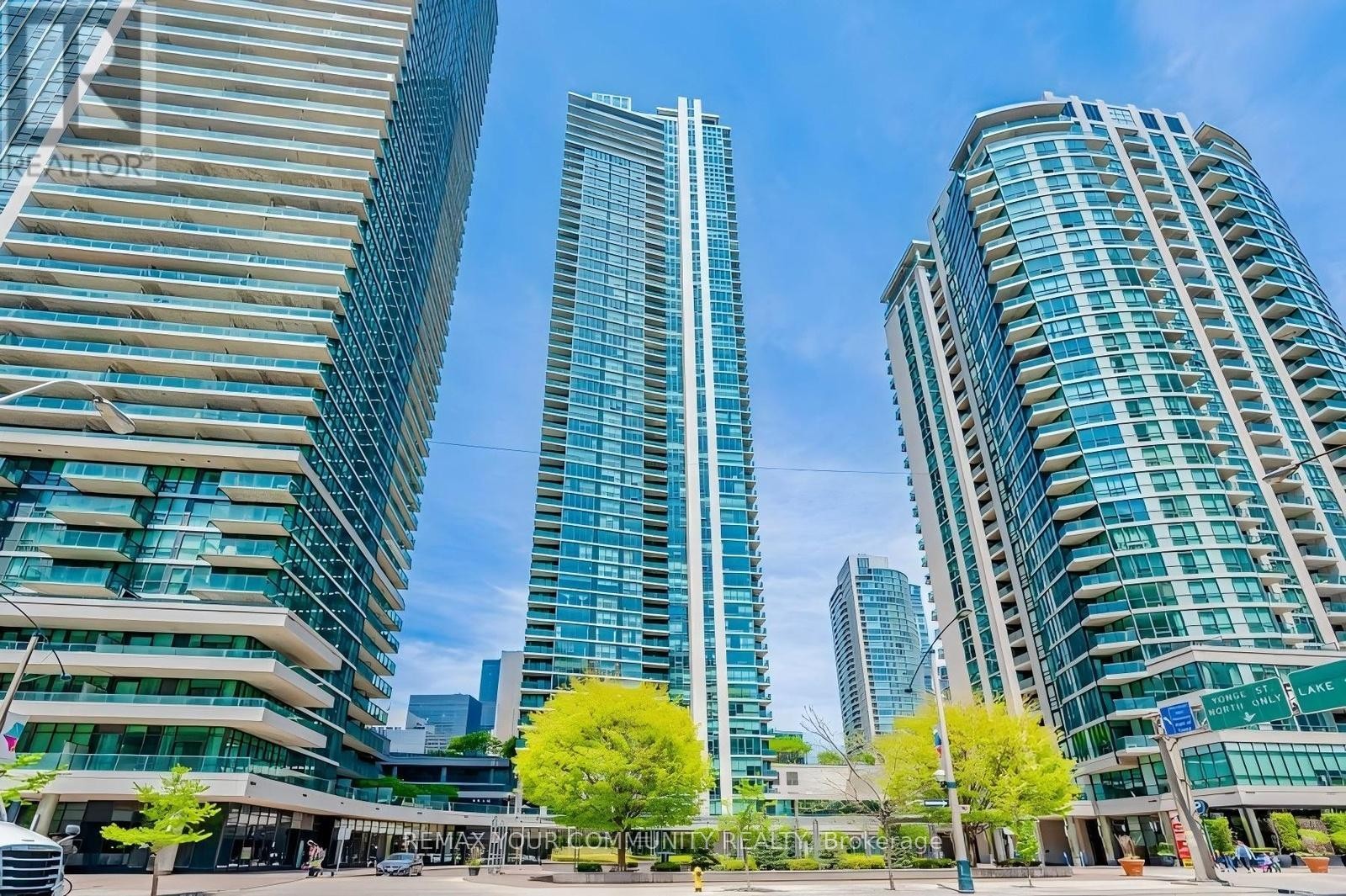 












202 - 18 HARBOUR STREET

,
Toronto (Waterfront Communities),




Ontario
M5J2Z6

