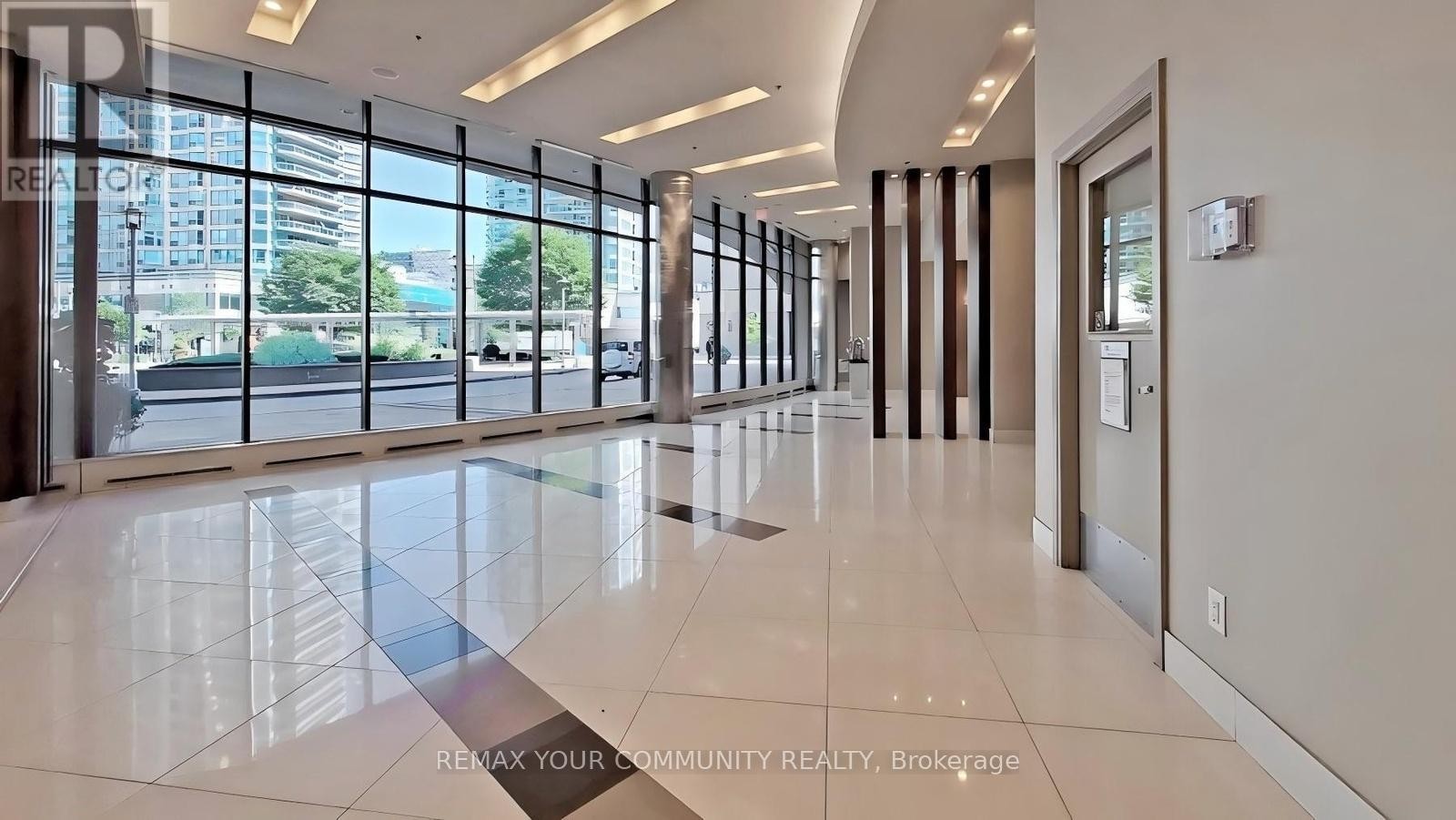 












202 - 18 HARBOUR STREET

,
Toronto (Waterfront Communities),




Ontario
M5J2Z6

