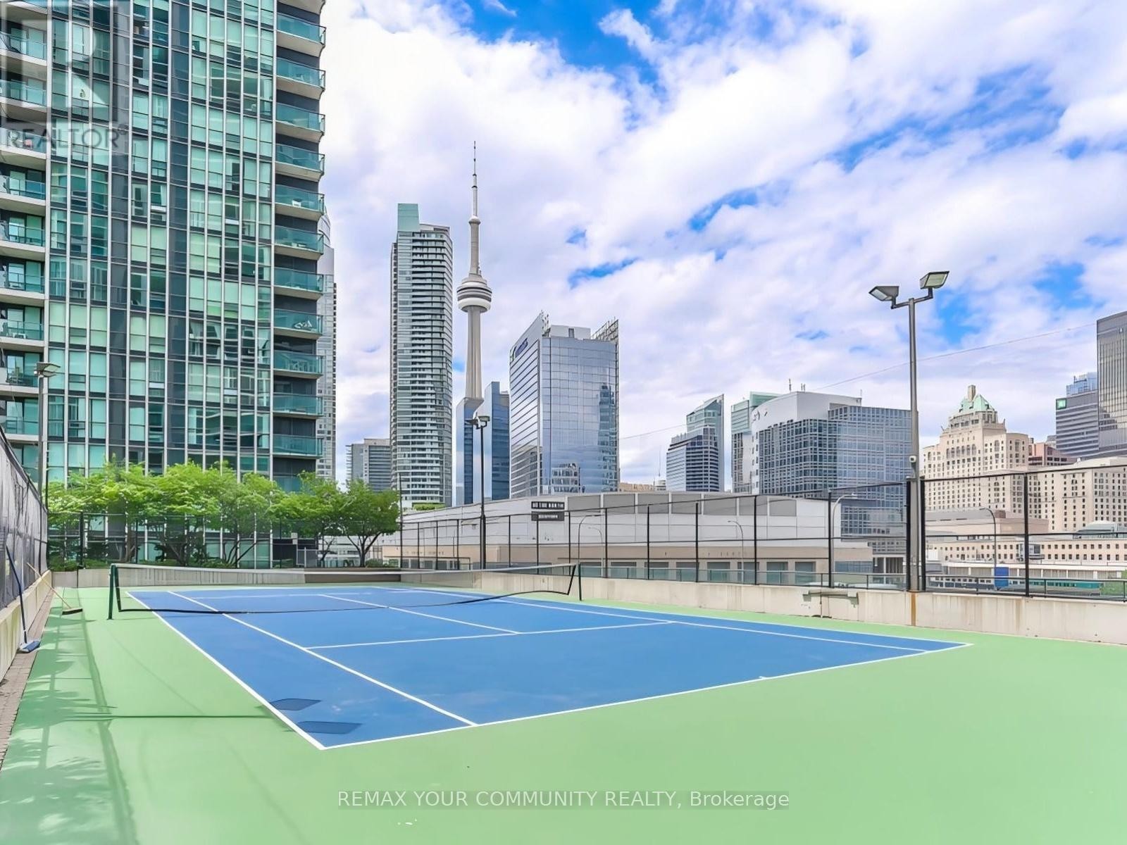 












202 - 18 HARBOUR STREET

,
Toronto (Waterfront Communities),




Ontario
M5J2Z6

