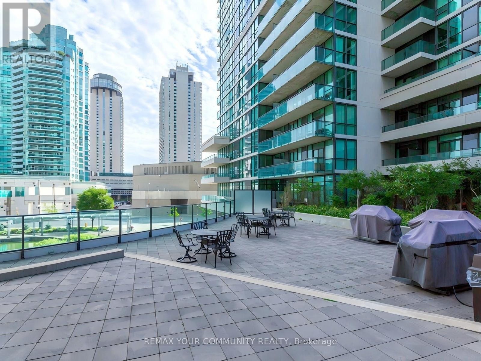 












202 - 18 HARBOUR STREET

,
Toronto (Waterfront Communities),




Ontario
M5J2Z6

