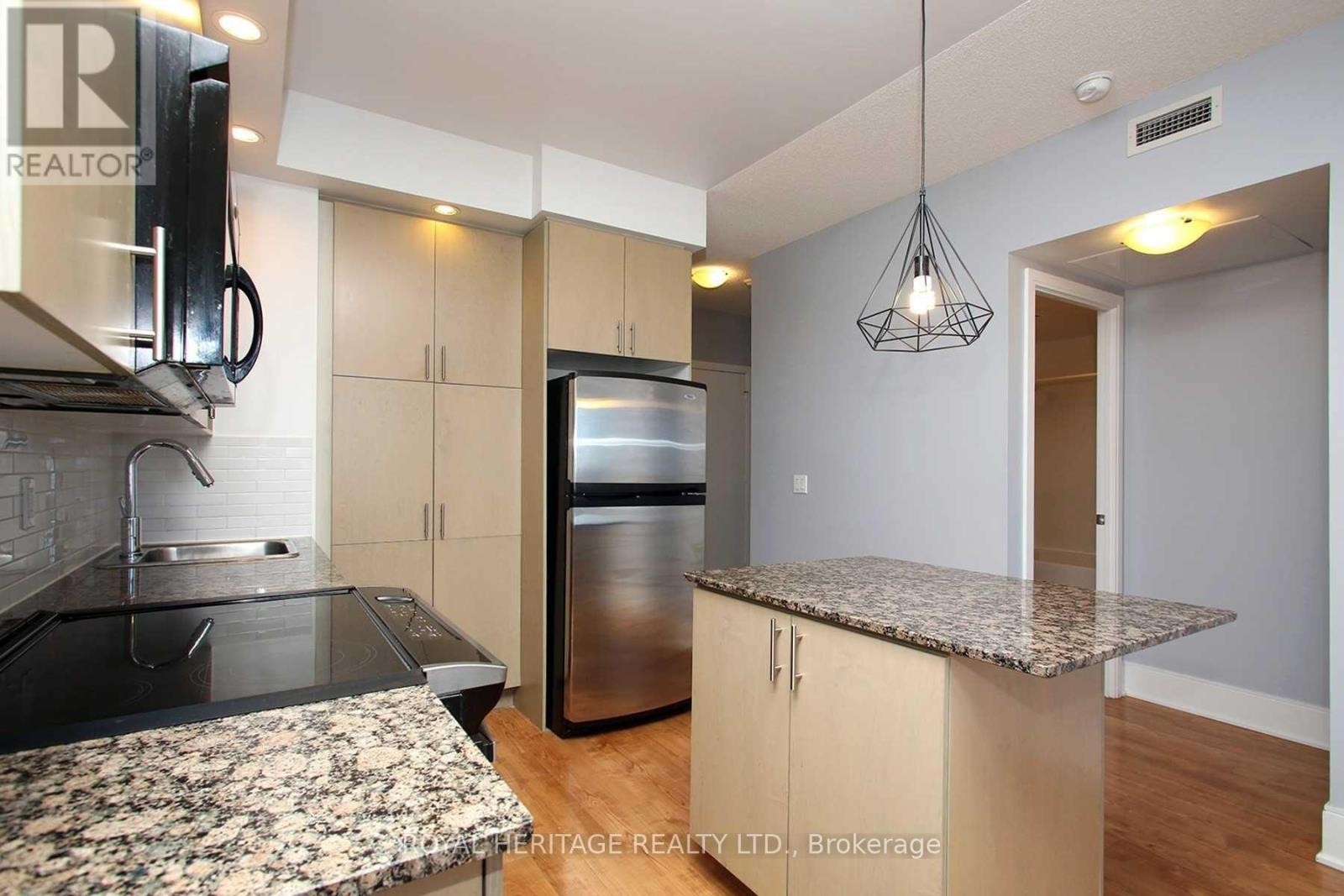 












1505 - 181 WYNFORD DRIVE

,
Toronto (Banbury-Don Mills),




Ontario
M3C0C6

