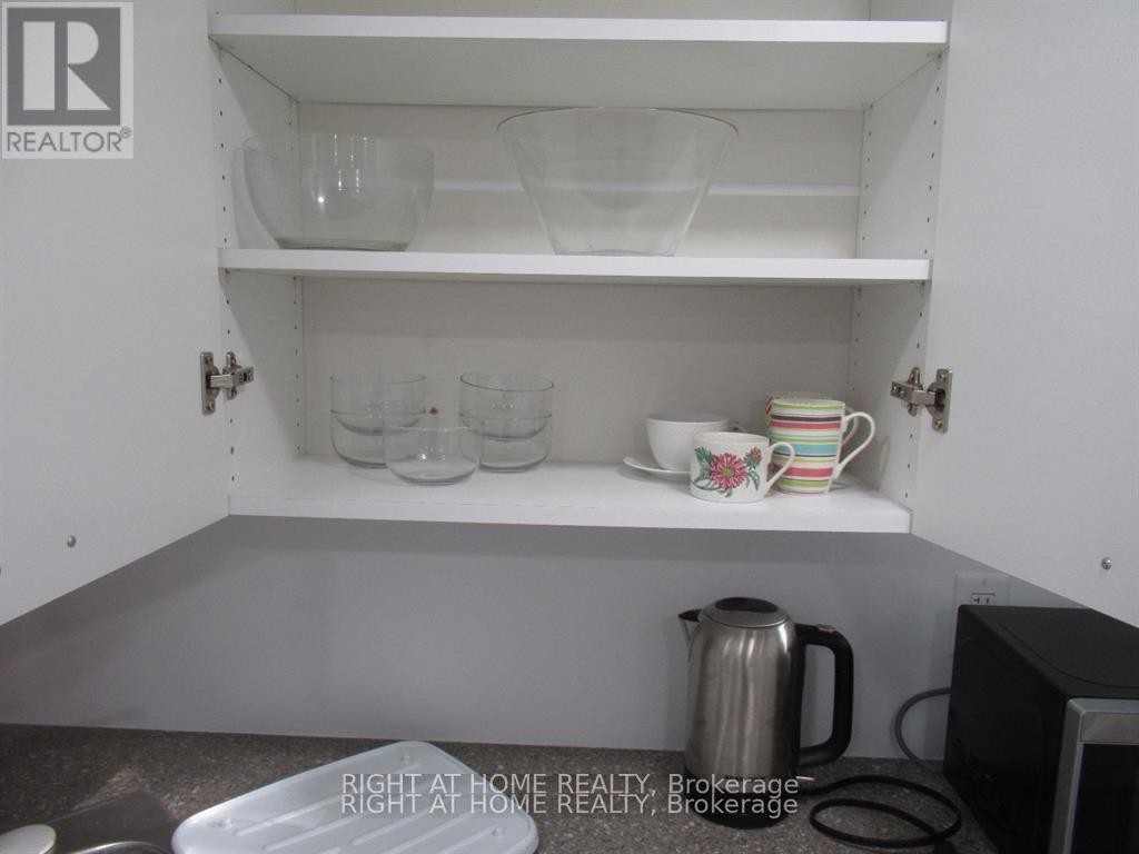 












LOWER - 272 ROXTON ROAD

,
Toronto (Palmerston-Little Italy),




Ontario
M6G3P9


