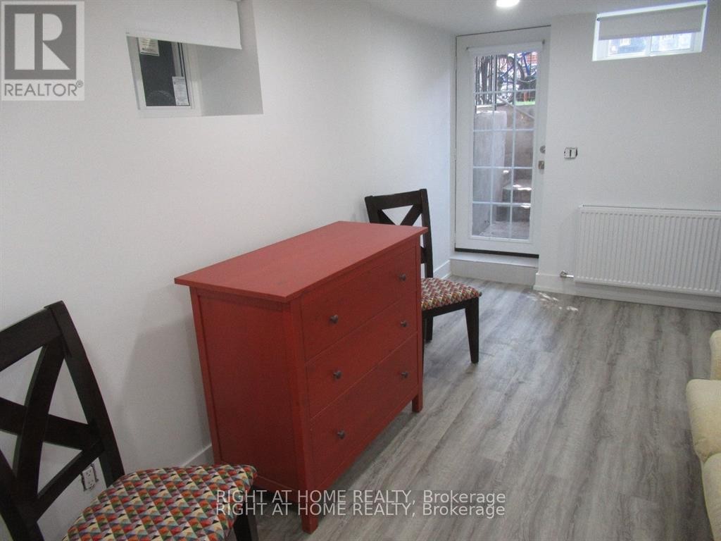 












LOWER - 272 ROXTON ROAD

,
Toronto (Palmerston-Little Italy),




Ontario
M6G3P9

