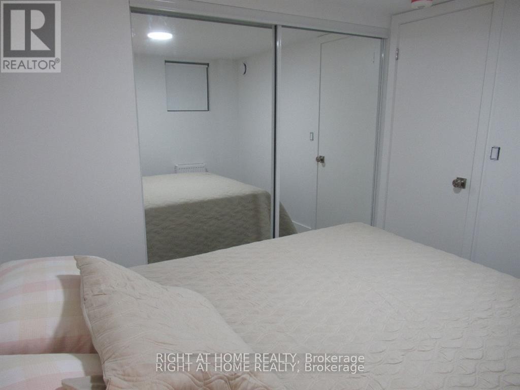 












LOWER - 272 ROXTON ROAD

,
Toronto (Palmerston-Little Italy),




Ontario
M6G3P9

