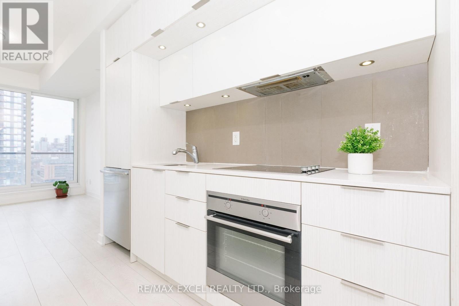 












1307 - 170 SUMACH STREET

,
Toronto (Regent Park),




Ontario
M5A0C3

