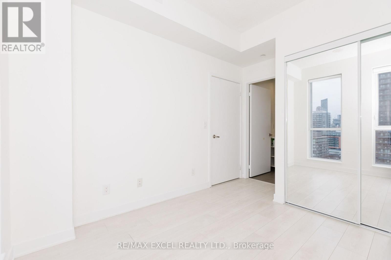 












1307 - 170 SUMACH STREET

,
Toronto (Regent Park),




Ontario
M5A0C3

