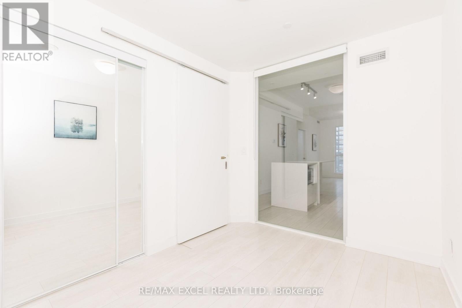 












1307 - 170 SUMACH STREET

,
Toronto (Regent Park),




Ontario
M5A0C3

