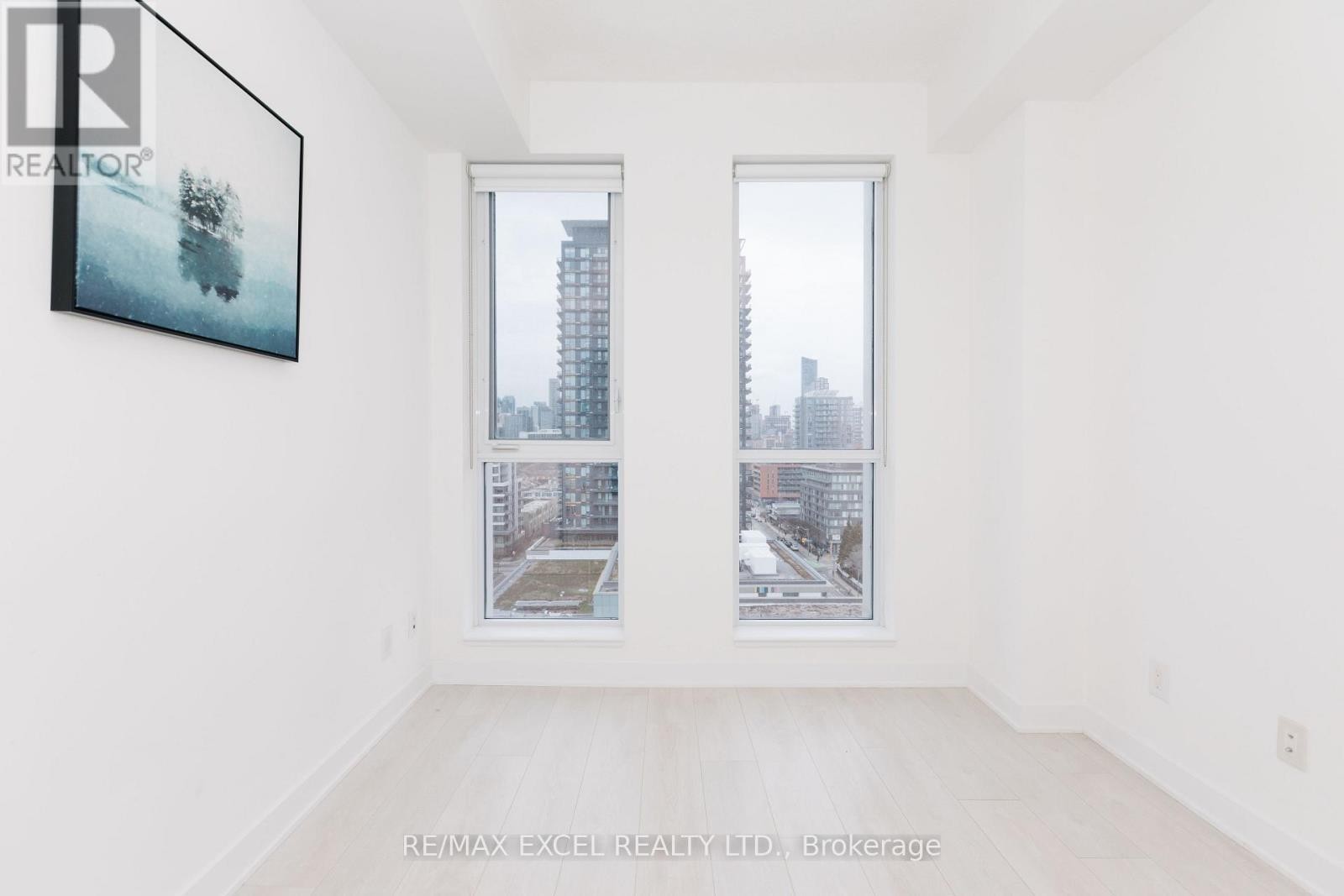 












1307 - 170 SUMACH STREET

,
Toronto (Regent Park),




Ontario
M5A0C3

