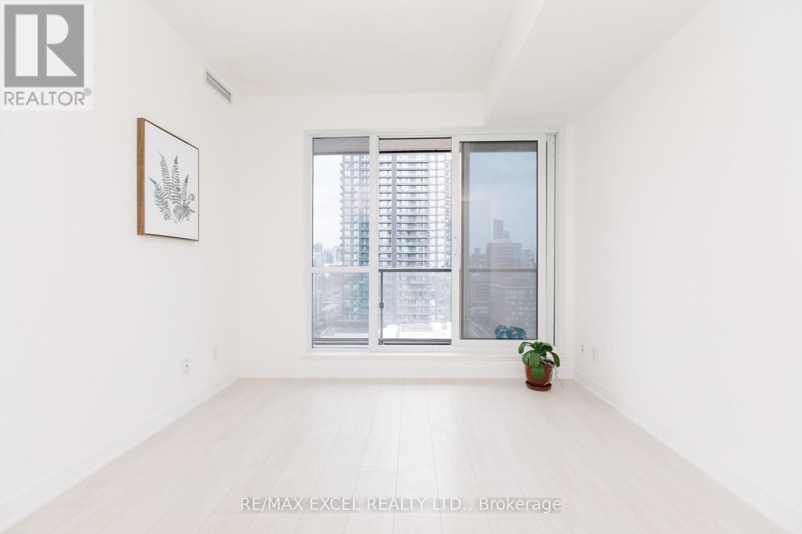 












1307 - 170 SUMACH STREET

,
Toronto (Regent Park),




Ontario
M5A0C3

