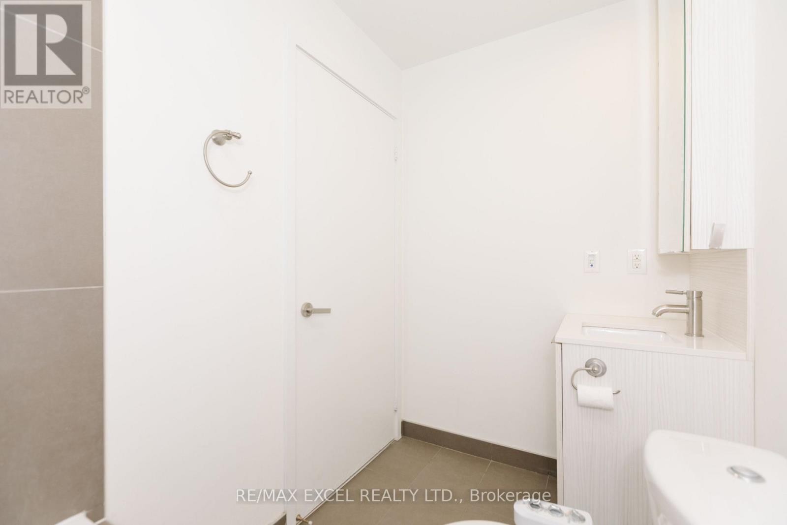 












1307 - 170 SUMACH STREET

,
Toronto (Regent Park),




Ontario
M5A0C3

