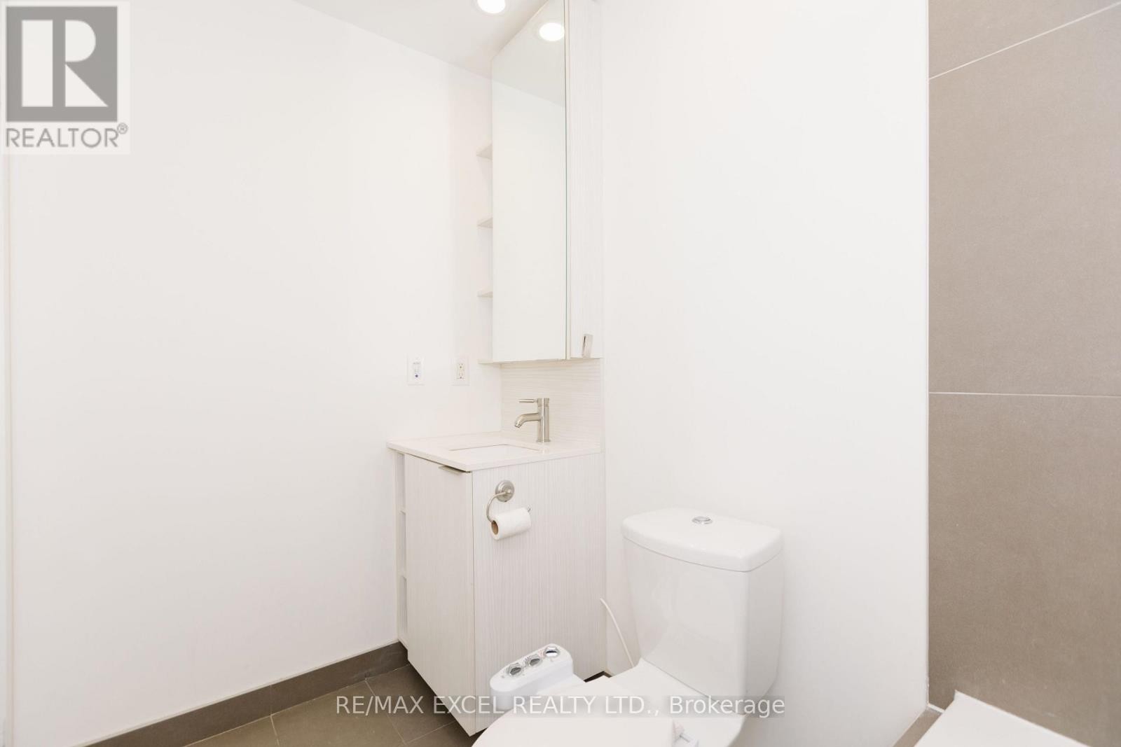 












1307 - 170 SUMACH STREET

,
Toronto (Regent Park),




Ontario
M5A0C3

