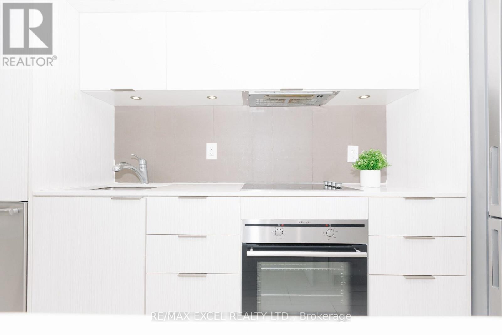 












1307 - 170 SUMACH STREET

,
Toronto (Regent Park),




Ontario
M5A0C3

