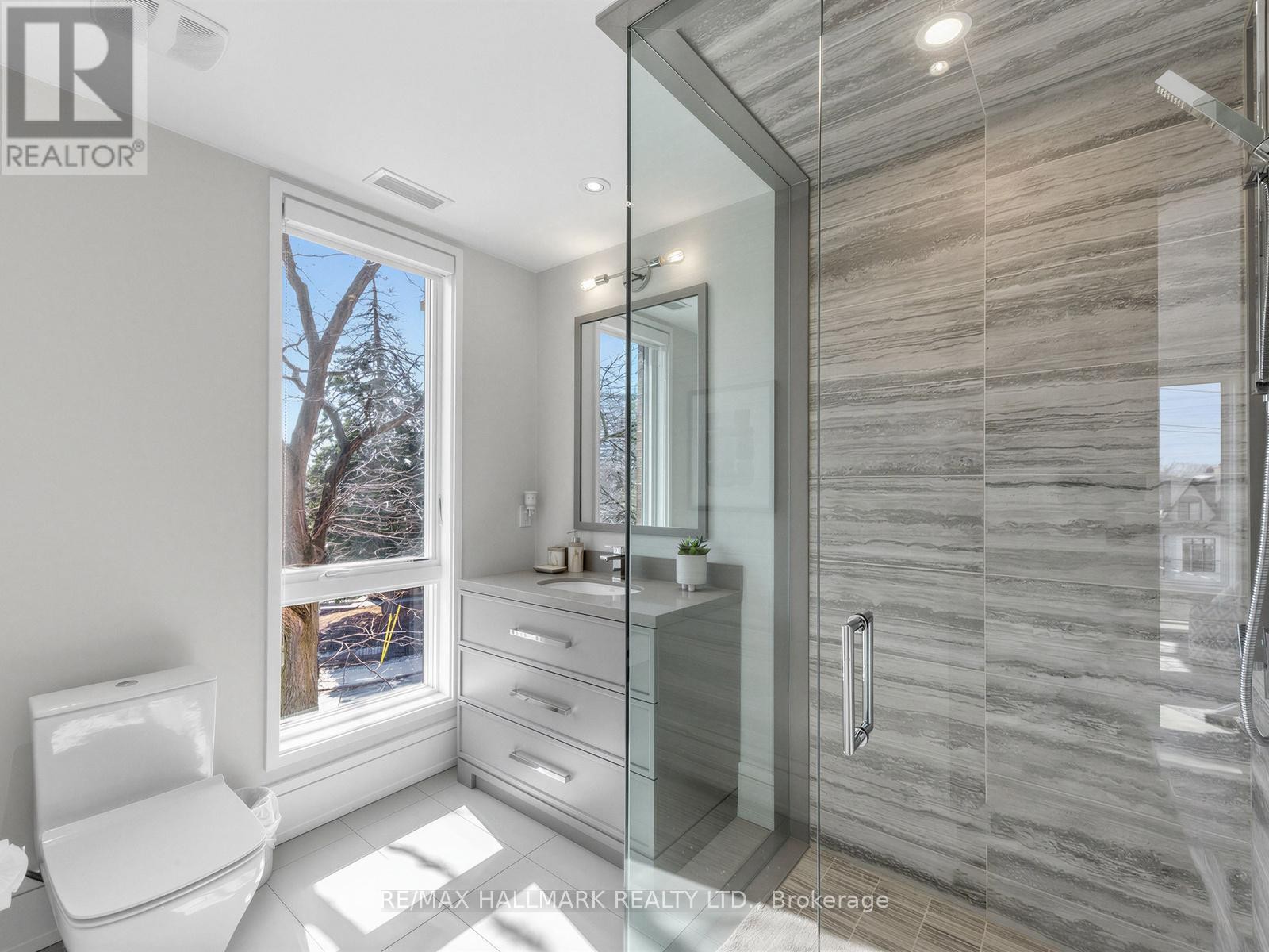 












1 THURLOE AVENUE

,
Toronto (Mount Pleasant West),




Ontario
M4S0B4

