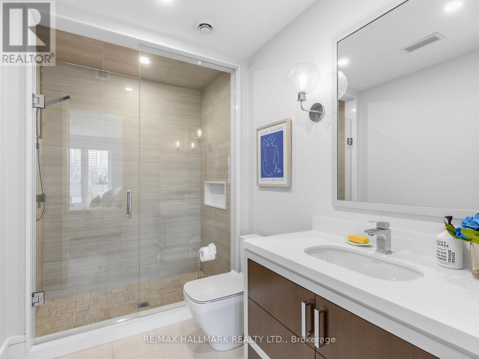 












1 THURLOE AVENUE

,
Toronto (Mount Pleasant West),




Ontario
M4S0B4

