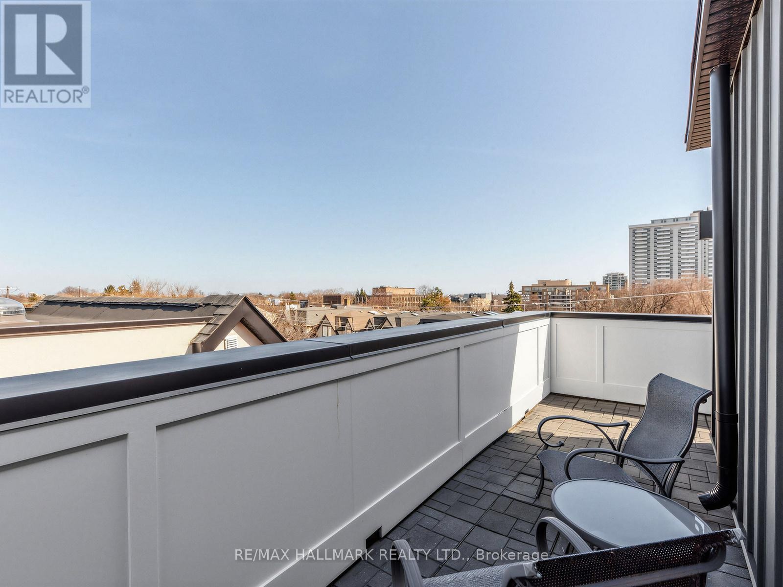












1 THURLOE AVENUE

,
Toronto (Mount Pleasant West),




Ontario
M4S0B4

