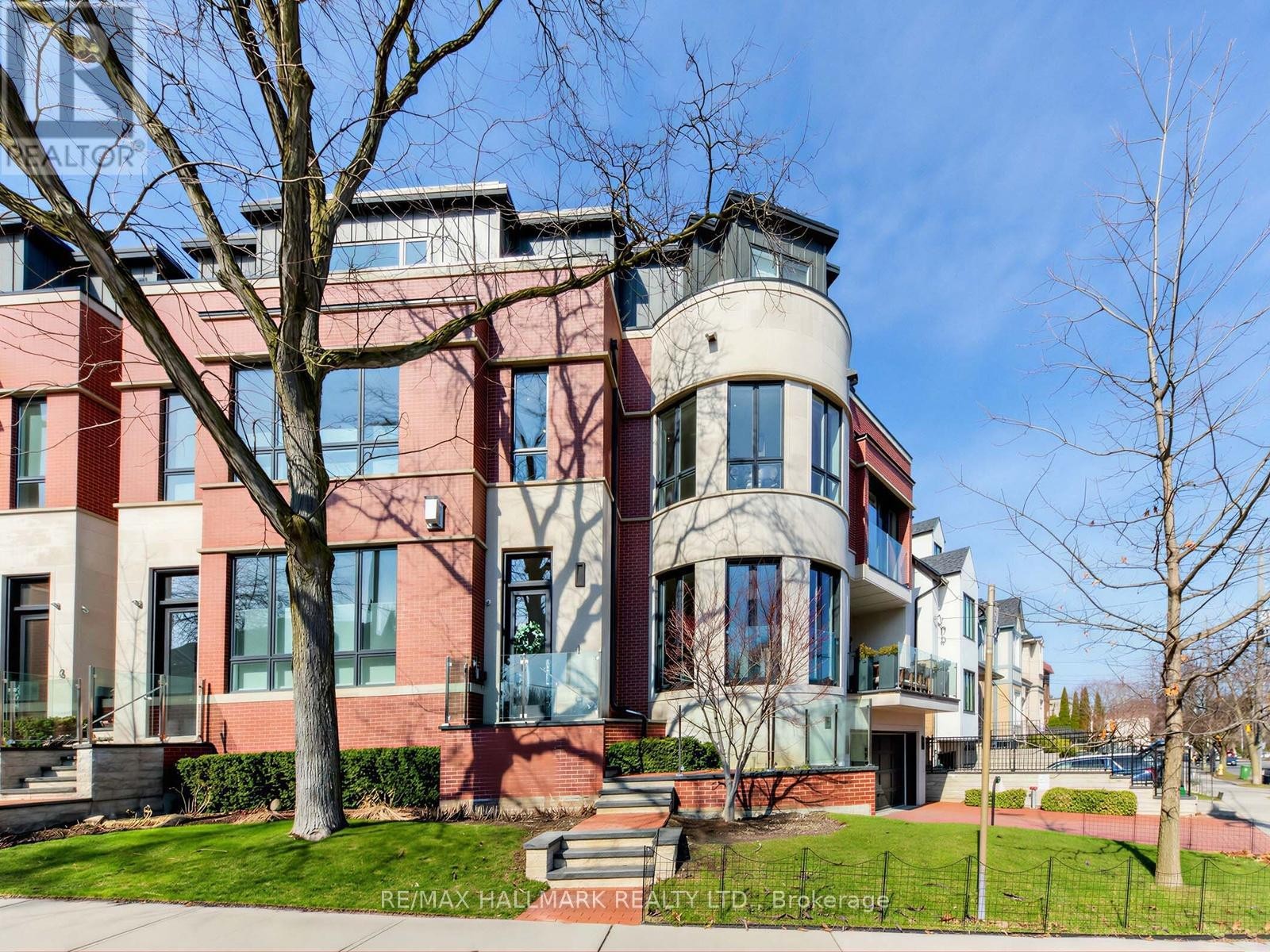 












1 THURLOE AVENUE

,
Toronto (Mount Pleasant West),




Ontario
M4S0B4

