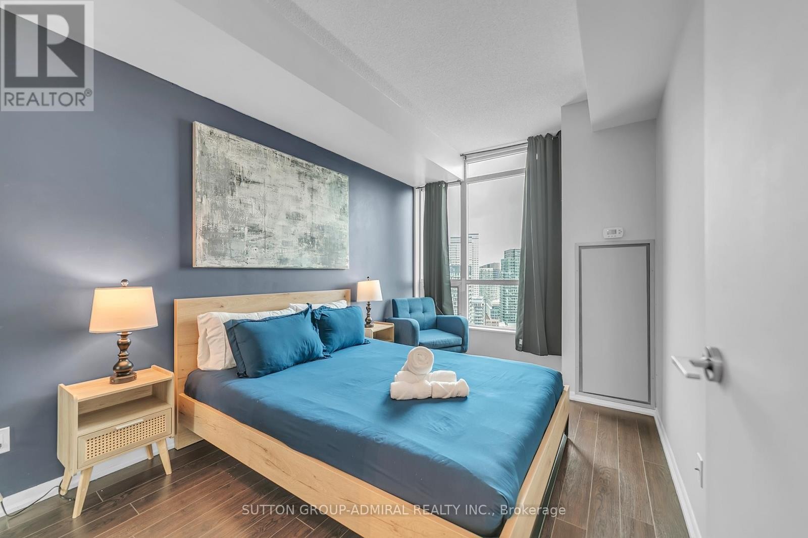 












2601 - 215 FORT YORK BOULEVARD

,
Toronto (Niagara),




Ontario
M5V4A2

