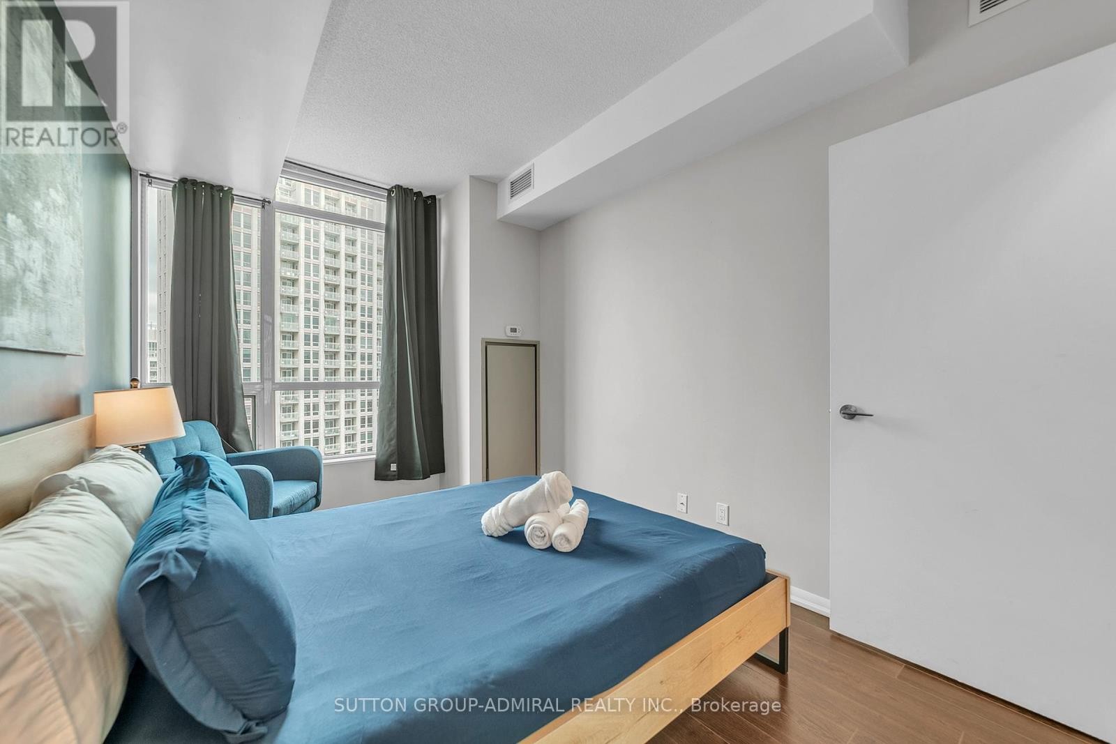 












2601 - 215 FORT YORK BOULEVARD

,
Toronto (Niagara),




Ontario
M5V4A2

