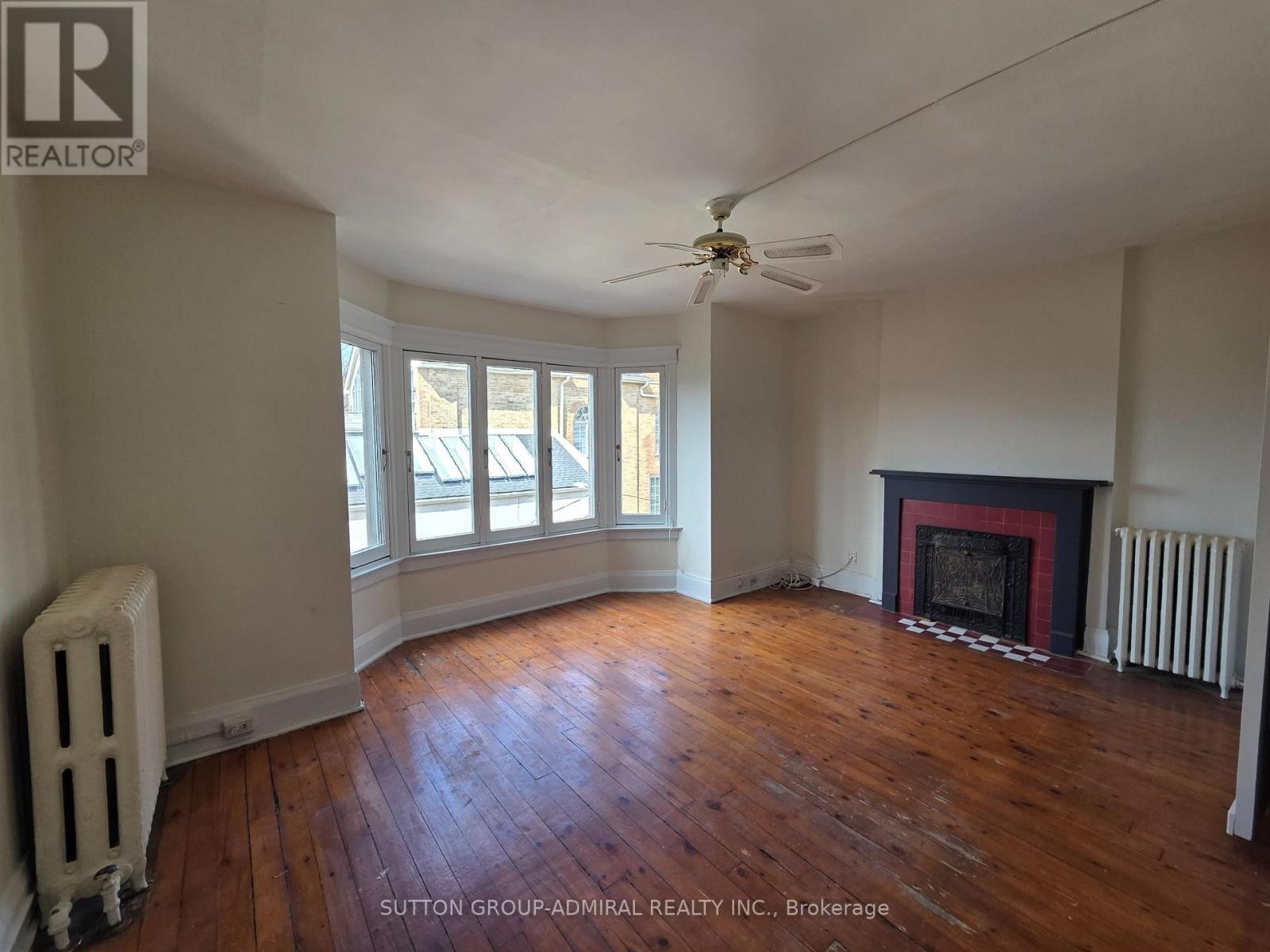 












4 - 1266 YONGE STREET

,
Toronto (Yonge-St. Clair),




Ontario
M4T1W5

