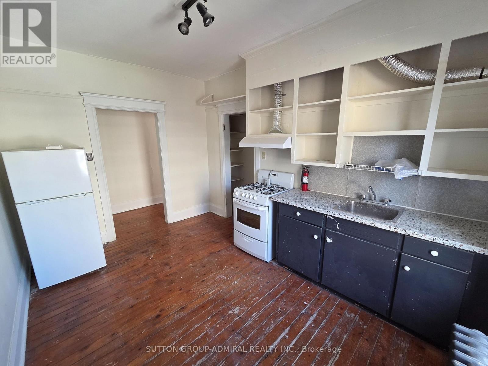 












4 - 1266 YONGE STREET

,
Toronto (Yonge-St. Clair),




Ontario
M4T1W5

