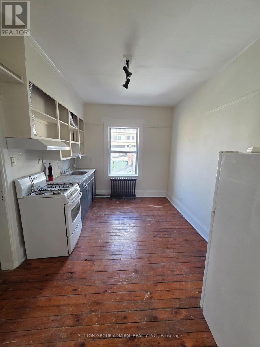 












4 - 1266 YONGE STREET

,
Toronto (Yonge-St. Clair),




Ontario
M4T1W5

