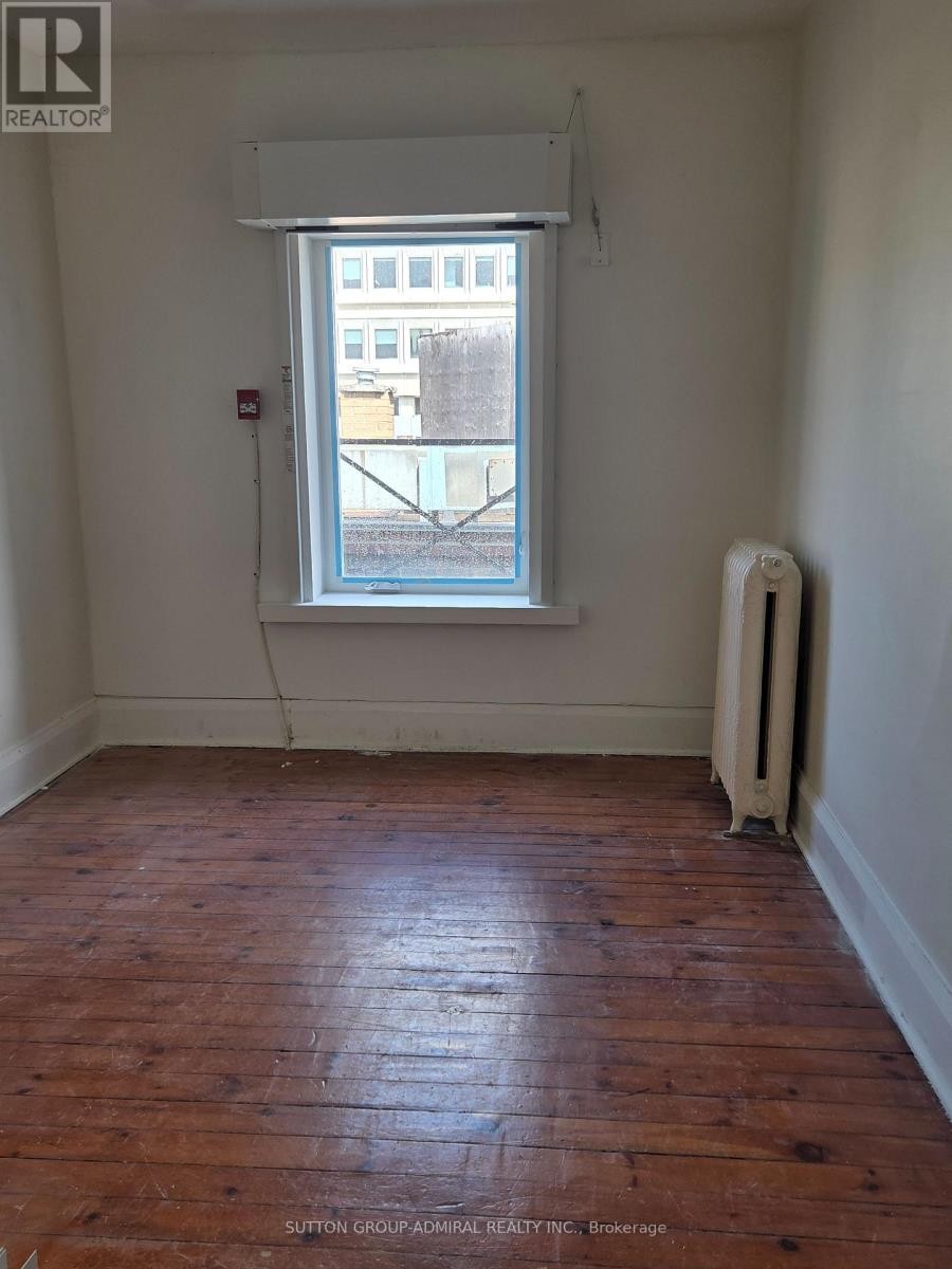 












4 - 1266 YONGE STREET

,
Toronto (Yonge-St. Clair),




Ontario
M4T1W5

