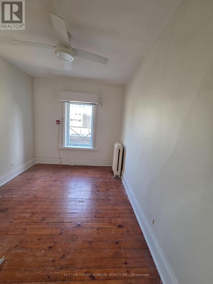 












4 - 1266 YONGE STREET

,
Toronto (Yonge-St. Clair),




Ontario
M4T1W5


