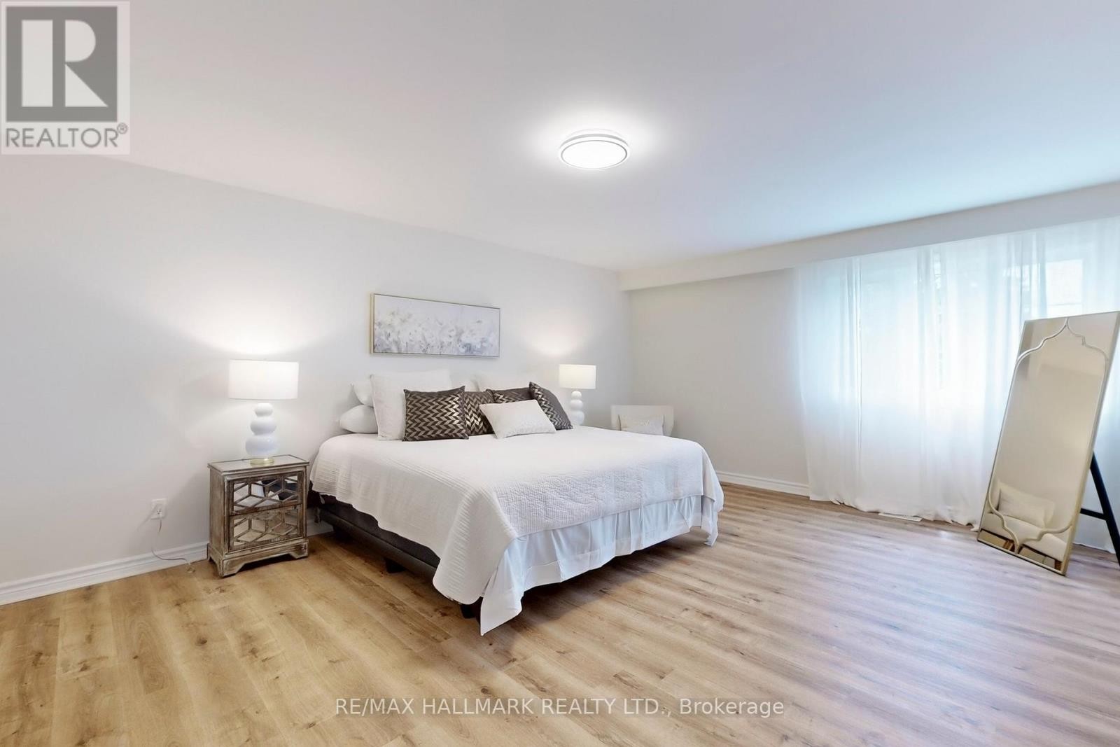 












2 BUTTERFIELD DRIVE

,
Toronto (Parkwoods-Donalda),




Ontario
M3A2L8

