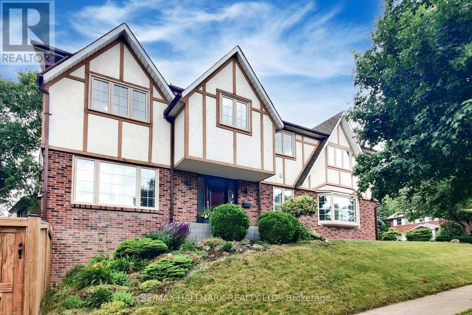 












2 BUTTERFIELD DRIVE

,
Toronto (Parkwoods-Donalda),




Ontario
M3A2L8

