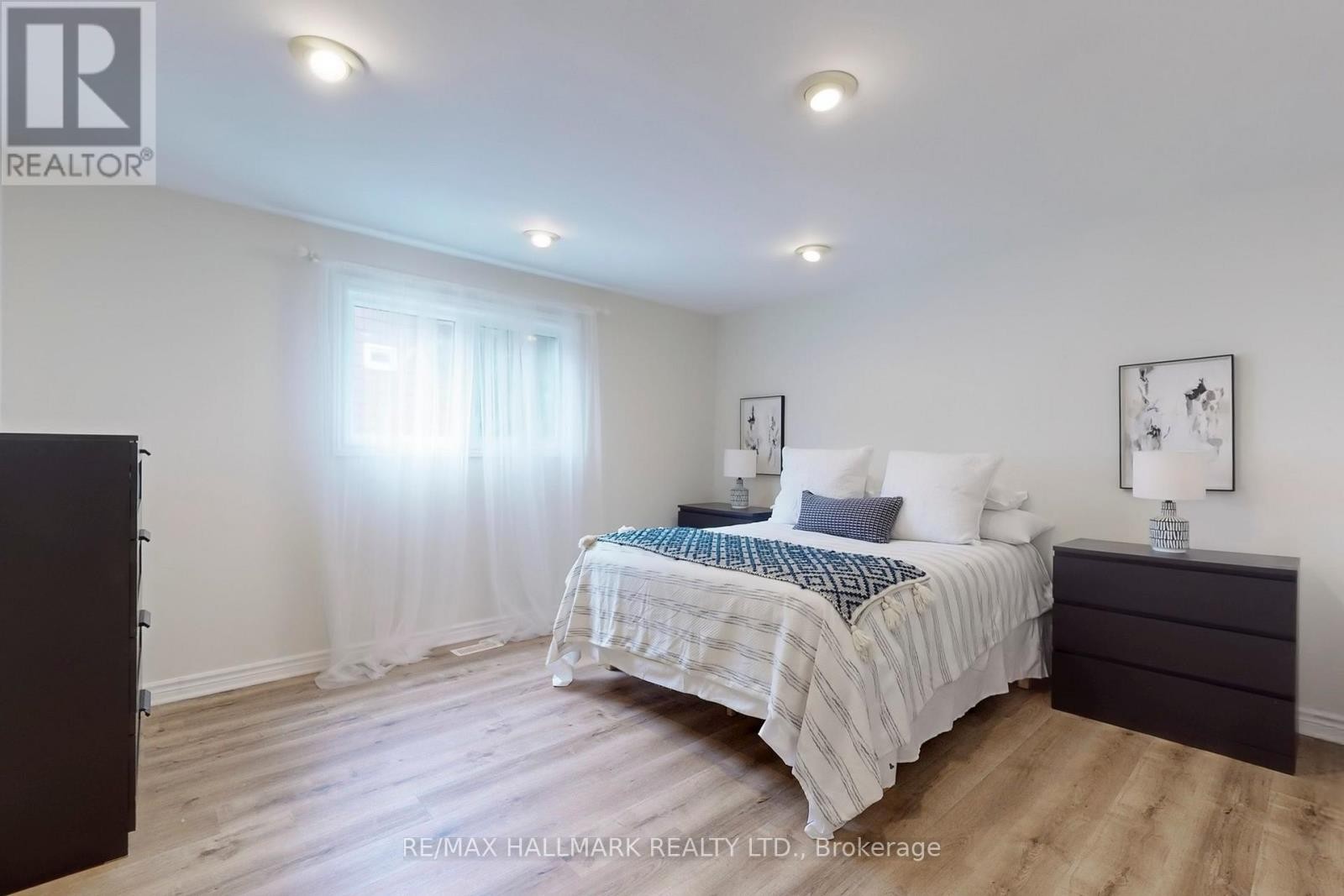 












2 BUTTERFIELD DRIVE

,
Toronto (Parkwoods-Donalda),




Ontario
M3A2L8

