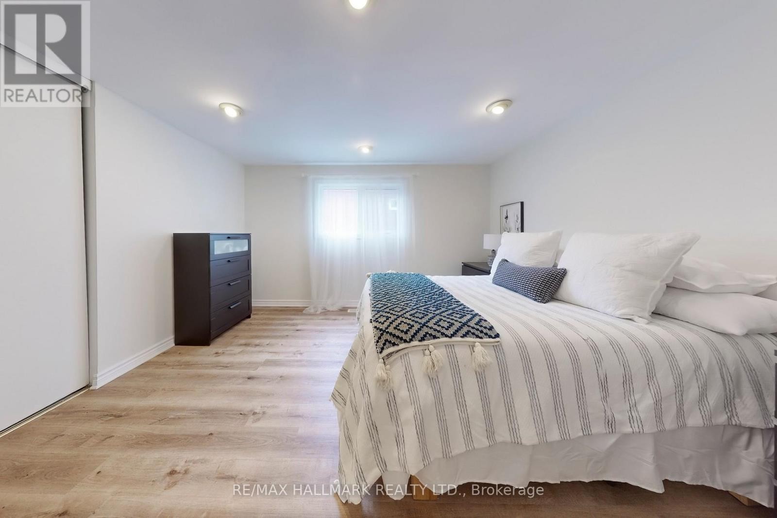 












2 BUTTERFIELD DRIVE

,
Toronto (Parkwoods-Donalda),




Ontario
M3A2L8

