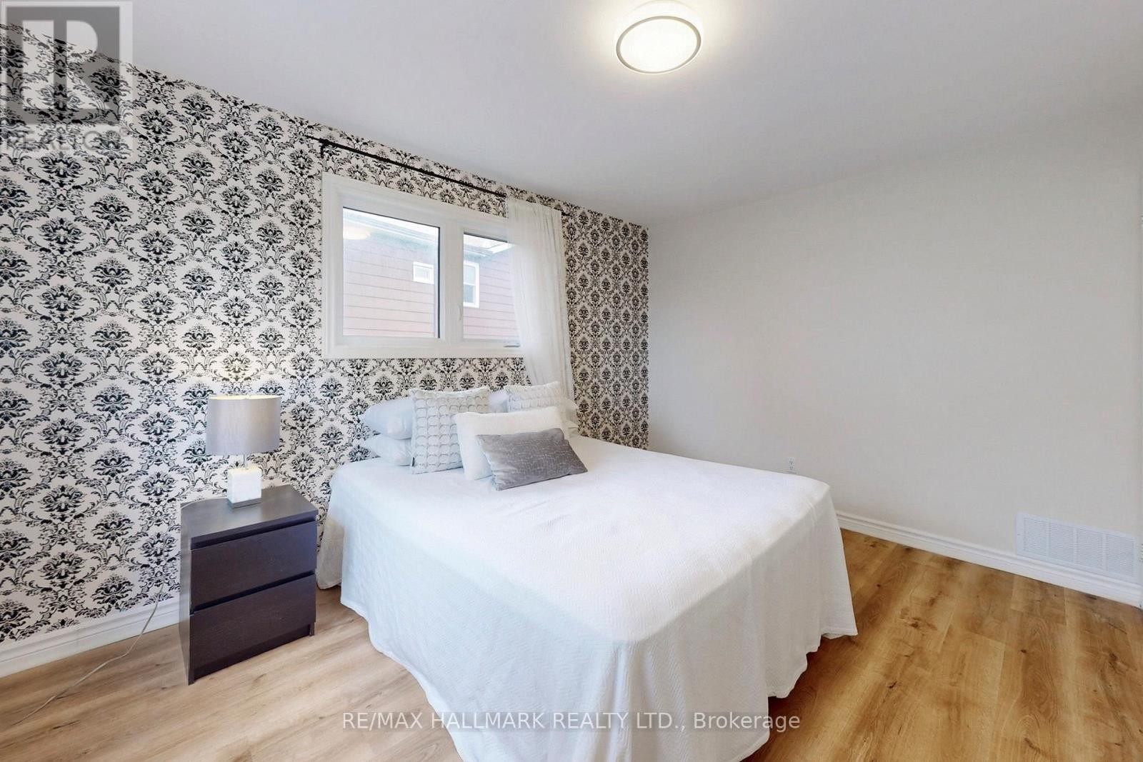












2 BUTTERFIELD DRIVE

,
Toronto (Parkwoods-Donalda),




Ontario
M3A2L8

