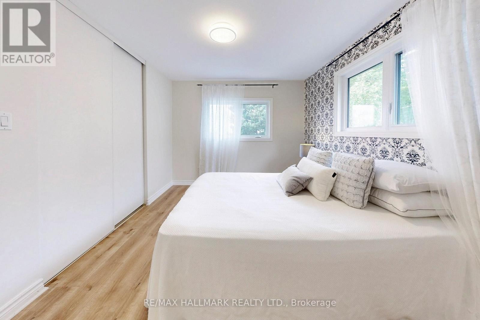 












2 BUTTERFIELD DRIVE

,
Toronto (Parkwoods-Donalda),




Ontario
M3A2L8

