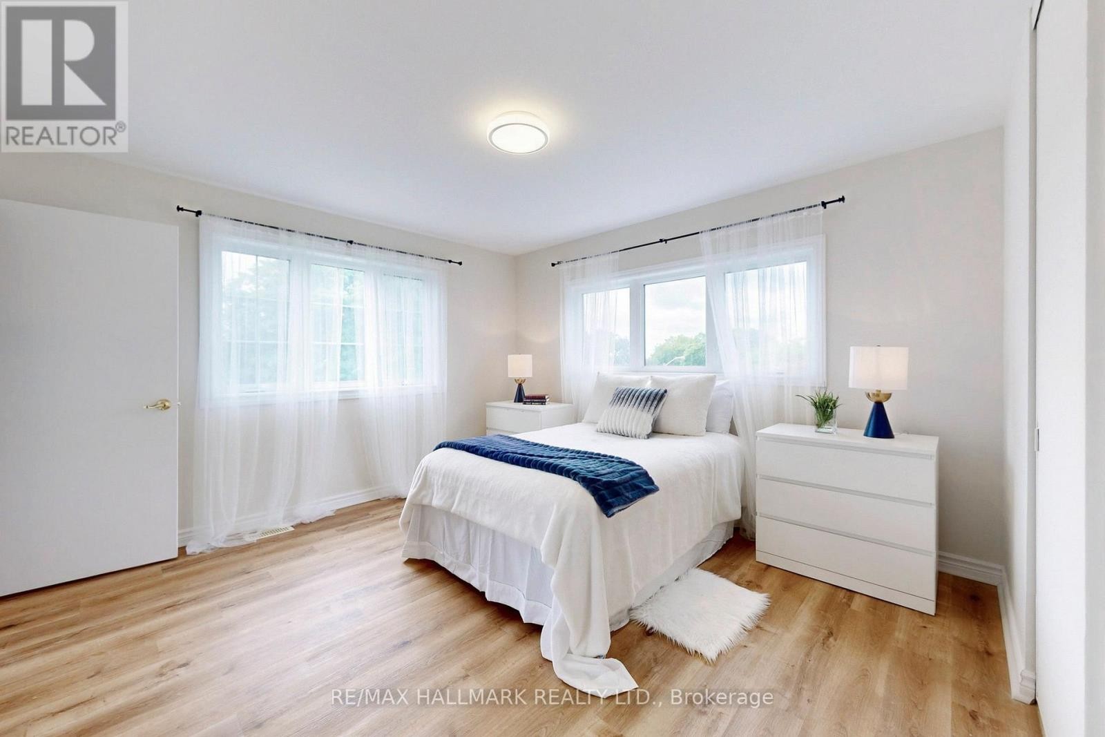












2 BUTTERFIELD DRIVE

,
Toronto (Parkwoods-Donalda),




Ontario
M3A2L8

