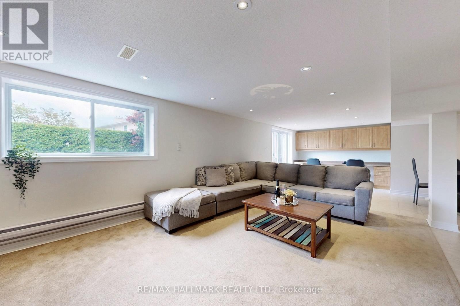 












2 BUTTERFIELD DRIVE

,
Toronto (Parkwoods-Donalda),




Ontario
M3A2L8

